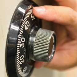 [Abertura de Cofres em Goiânia]