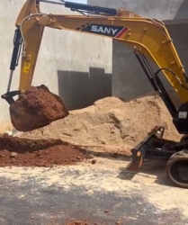 [Serviços com Mini Escavadeira]