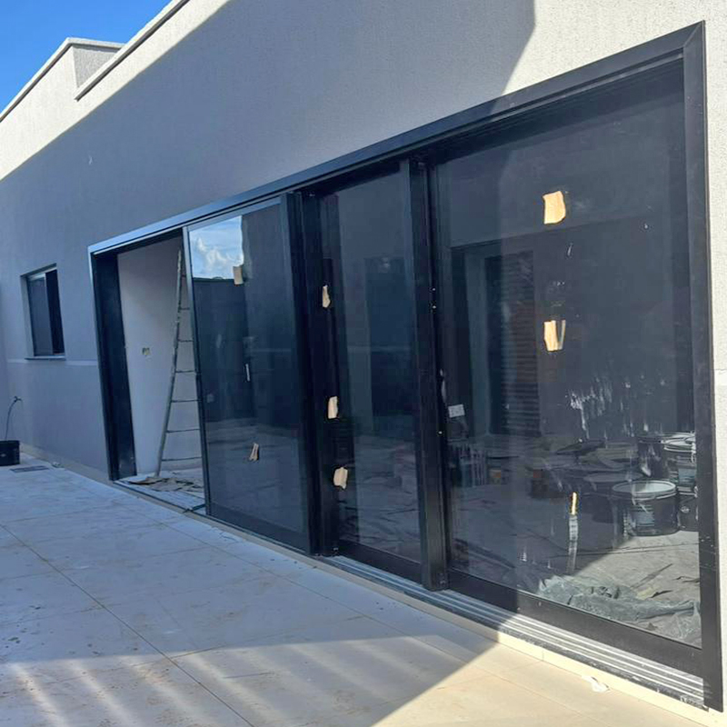 Porta de Correr 4 Folhas, Linha Gold com Vidro Fumê