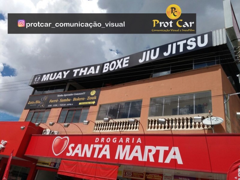 IMPRESSÃO DE LONA PARA FACHADA COMERCIAL